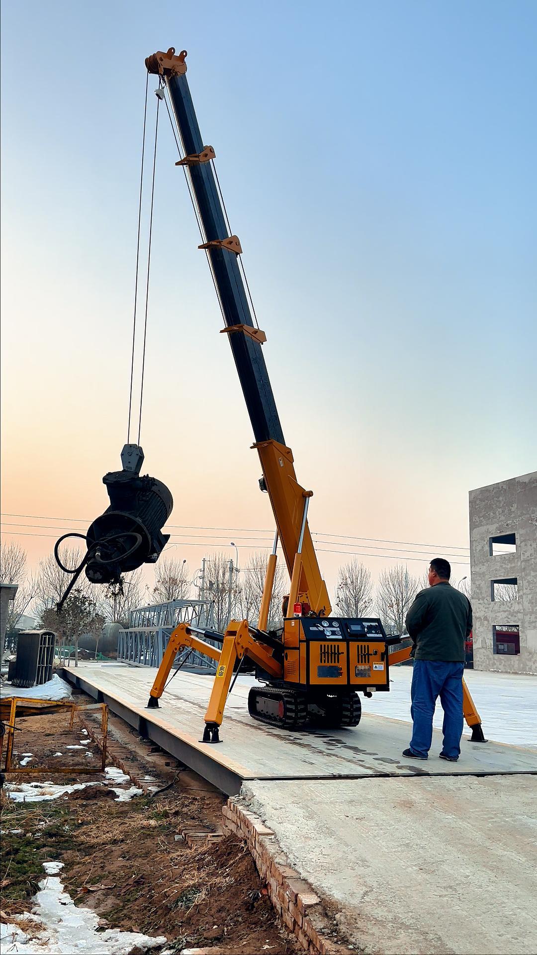 華鷹機械5噸蜘蛛吊車5節臂，最大起升高度可達17米