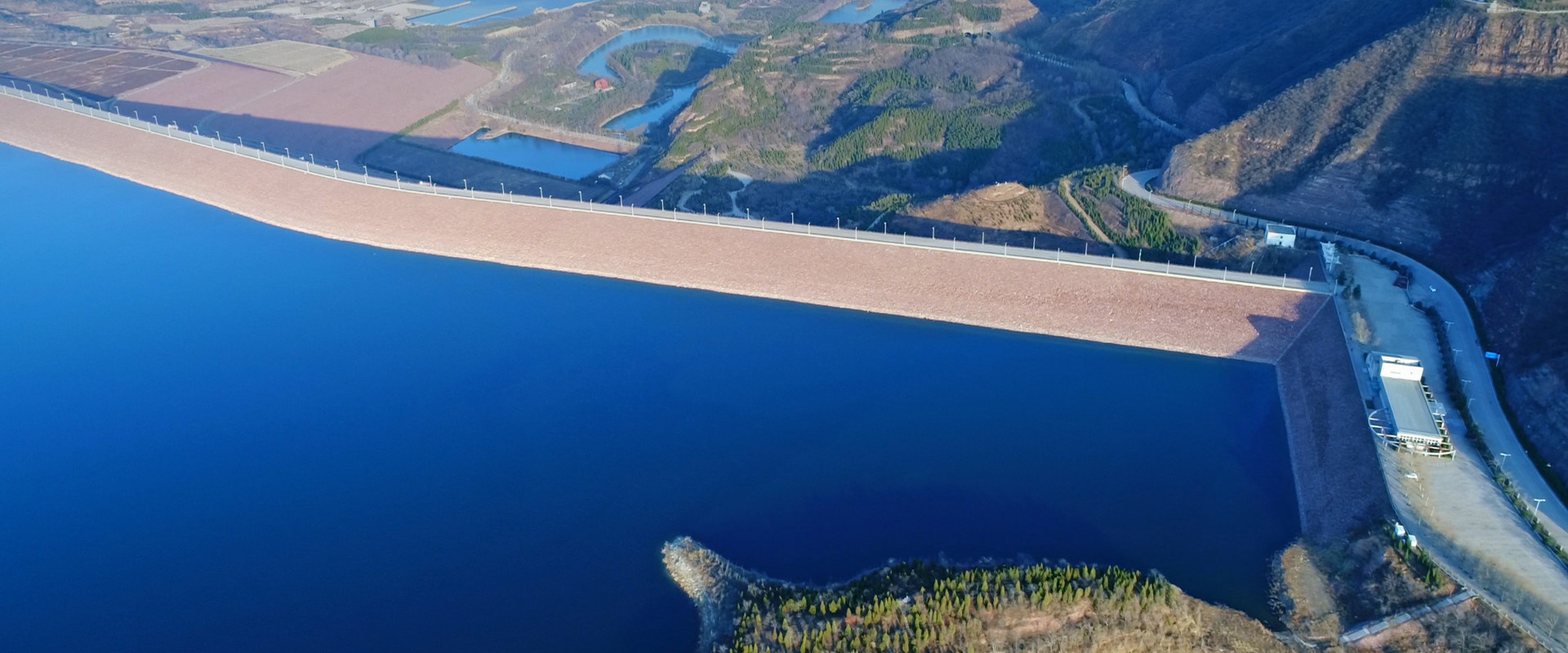 小型履帶式起重機(jī)